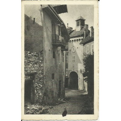 CPA: ANNECY. PASSAGE NEMOURS ET PORTE STE-CLAIRE. Années 1910.