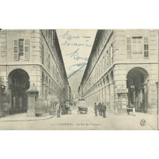 CPA: CHAMBERY. LA RUE DES PORTIQUES. ANNEES 1900