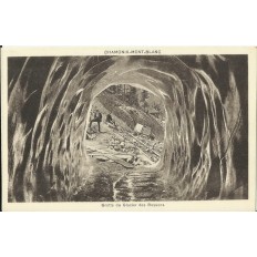 CPA: CHAMONIX, GROTTE DU GLACIER DES BOSSONS. Années 1910.