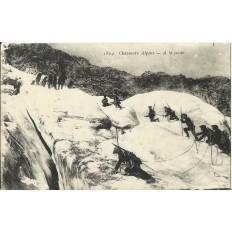 CPA: CHASSEURS ALPINS A LA CORDE. Années 1910.