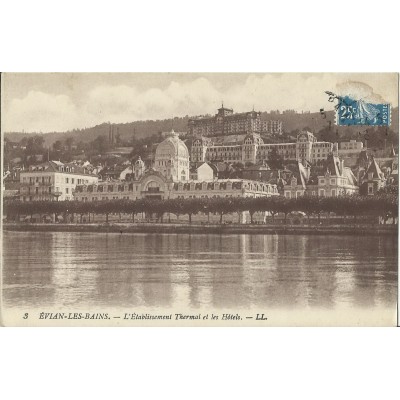 CPA: EVIAN-LES-BAINS. L'ETABLISSEMENT THERMAL ET LES HOTELS. Années 1910.