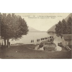 CPA: L'ABBAYE d'HAUTECOMBE, LE PORT, DEBARQUEMENT DES PASSAGERS. Années 1910.