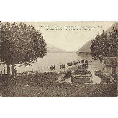 CPA: L'ABBAYE d'HAUTECOMBE, LE PORT, DEBARQUEMENT DES PASSAGERS. Années 1910.