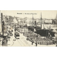 CPA: MARSEILLE, UN COIN DU VIEUX PORT, DANS LES ANNEES 1900.