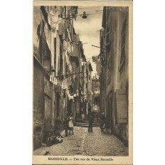 CPA: MARSEILLE, UNE RUE DU VIEUX MARSEILLE, ANNEES 1930.