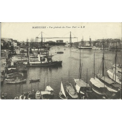 CPA: MARSEILLE, UNE VUE GENERALE DU VIEUX PORT, ANNEES 1910.