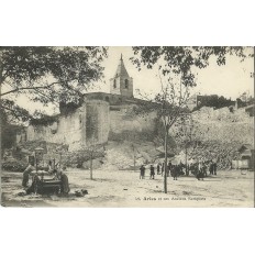 CPA: ARLES ET SES ANCIENS REMPARTS, ANIMEE, vers 1910.