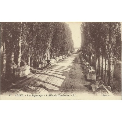 CPA: ARLES, LES ALYSCAMPS, L'ALLEE, vers 1920.