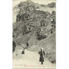 CPA: LA CASSE DESERTE, ROCHERS DE GYPSE. Années 1910.