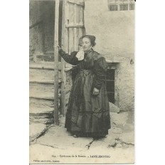 CPA: COSTUMES DE SAVOIE. LANSLEBOURG. Années 1900.