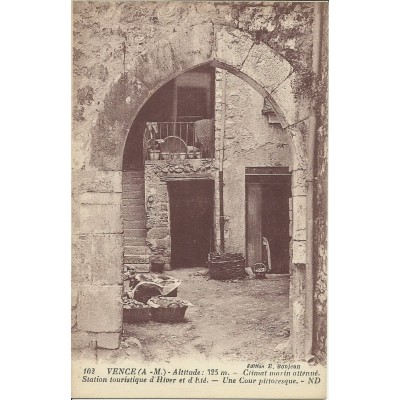 CPA: VENCE. Une Cour Pittoresque, Années 1910