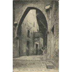 CPA: GRASSE, LA RUE DE L'EVECHE, Années 1910