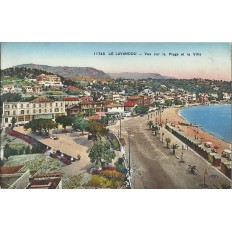 CPA: LE LAVANDOU, Vue sur la Plage et la Ville, Années 1920.