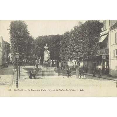 CPA - MELUN - Le Boulevard Victor Hugo & La Statue De Pasteur- Années 1900