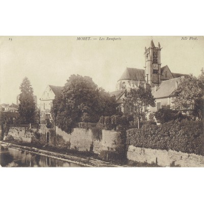 CPA - MORET SUR LOING - Les Remparts - Années 1910