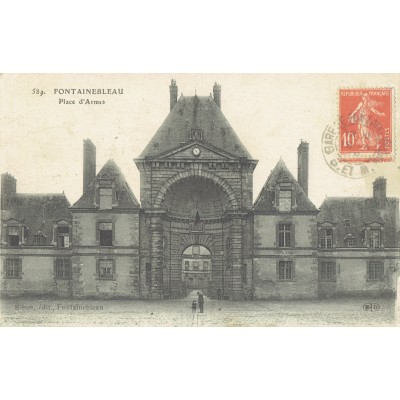 CPA - FONTAINEBLEAU - Place D'Armes - Années 1910