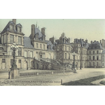 CPA - PALAIS DE FONTAINEBLEAU - La Cours Des Adieux - Années 1920