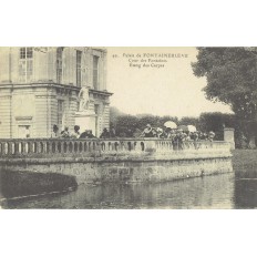 CPA - PALAIS DE FONTAINEBLEAU - Cour Des Fontaines - Années 1920