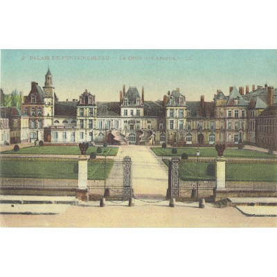 CPA - PALAIS DE FONTAINEBLEAU - Le Palais - La Cour Des Adieux - Années 1920