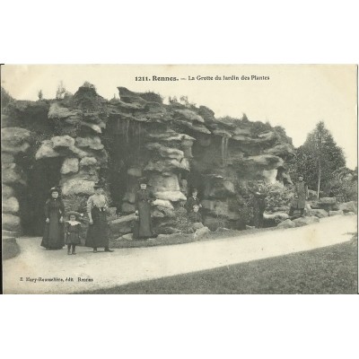 CPA: RENNES, La Grotte du jardin des Plantes, Animée, vers 1900