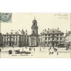 CPA: RENNES, L'HOTEL de VILLE, Animation, vers 1900