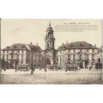 CPA: RENNES. UNE VUE DE L'HOTEL DE VILLE, ANIMEE Années 1920.