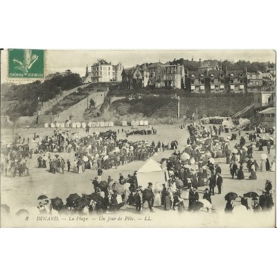 CPA: DINARD: La Plage un jour de fete, années 1910