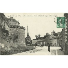 CPA: FOUGERES, La Rue du Chateau, vers 1920