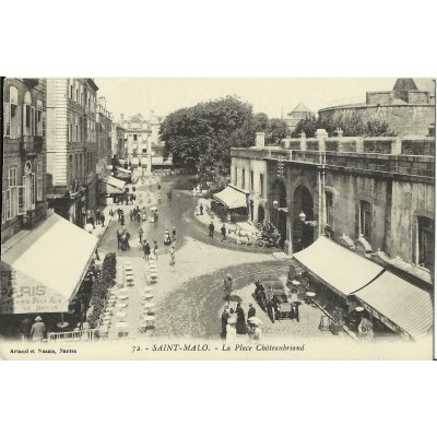 CPA: SAINT-MALO, La Place Chateaubriand, Animée, vers 1910