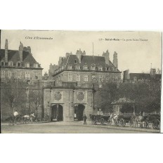 CPA: SAINT-MALO, LA PORTE ST-VINCENT, CALECHES, vers 1900