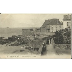 CPA: SAINT-MALO, SUR LES REMPARTS, 1910