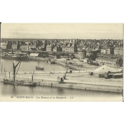 CPA: SAINT-MALO, LES BASSINS & LES REMPARTS, années 1900