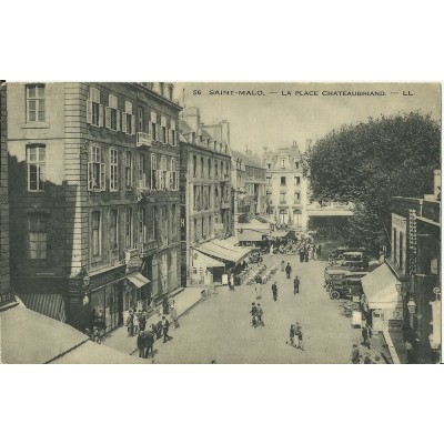 CPA: SAINT-MALO, La Place Chateaubriand en 1910