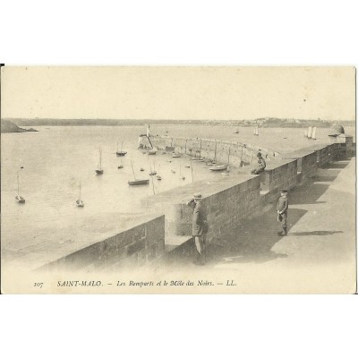 CPA: SAINT-MALO, Les Remparts et le Mole des Noirs, vers 1900