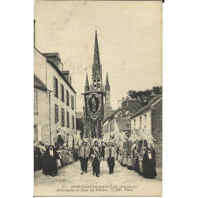 CPA: PLOUGASTEL-DAOULAS, Procession le jour du Pardon, années 1900