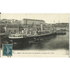 CPA: BREST, un Coin du Port, Batiments des Ateliers de la Flotte, vers 1910