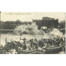 CPA: BREST, La Corvée des Vivres au Petit Port, vers 1910