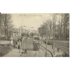 CPA: BREST, La rue de Paris. Les Glacis, Animée, vers 1900