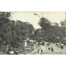 CPA: BREST, Le Monument des Morts pour la Patrie, Animée, vers 1900