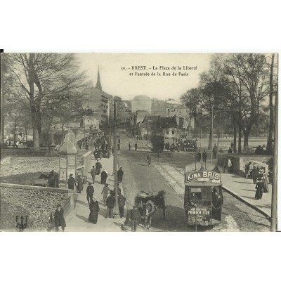 CPA: BREST, La Place de la Liberté et entrée rue de Paris, vers 1910