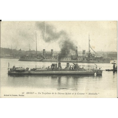 CPA: BREST, un Torpilleur et le Croiseur "Montcalm", vers 1900