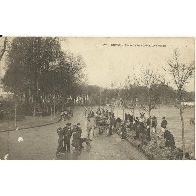 CPA: BREST, Place de la Liberté, Animée, vers 1900