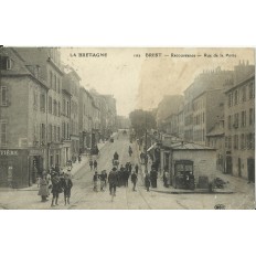 CPA: BREST, RECOUVRANCE. Rue de la Porte, Animée, vers 1910