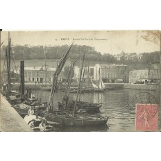 CPA: BREST, Bassin du Port de Commerce, Animé, vers 1900