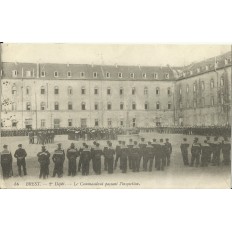 CPA: BREST, 2e Dépot, Le Commandant passant l'Inspection, vers 1910