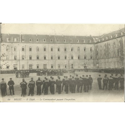 CPA: BREST, 2e Dépot, Le Commandant passant l'Inspection, vers 1910