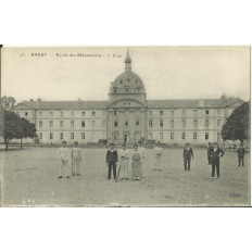 CPA: BREST, Ecole des Mécaniciens, 2e Cour, années 1910