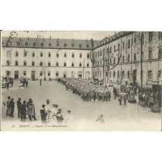 CPA: BREST, Départ d'un Détachement, vers 1910