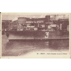 CPA: BREST, Contre-Torpilleur devant le Chateau, vers 1930