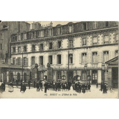 CPA: BREST, L'Hotel de Ville, Animé, vers 1920